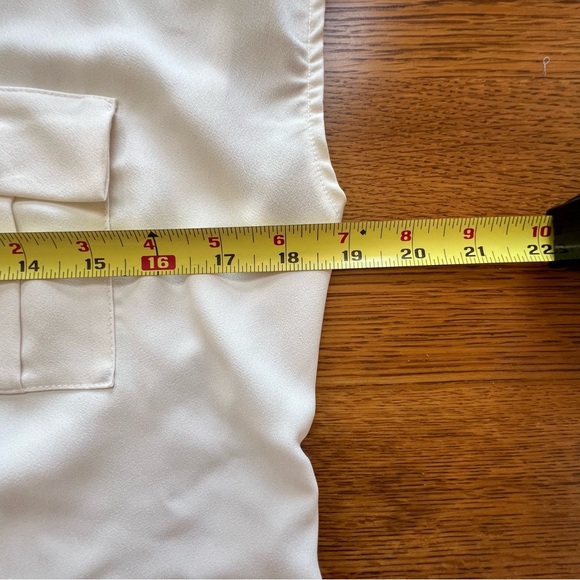⭐️ Ann Taylor Factory Cap Sleeve White Blouse Pockets Size SMALL - Picture 8 of 12